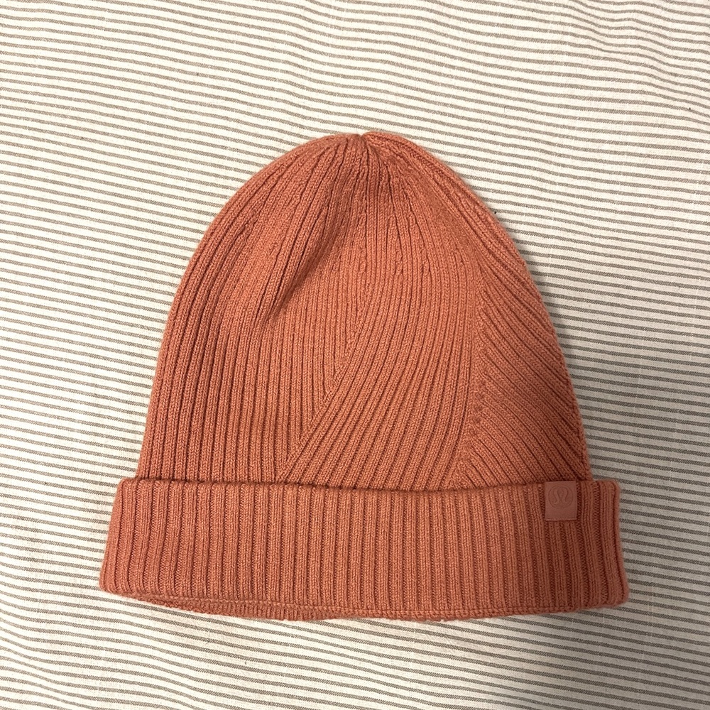 NWOT LULULEMON beanie coral